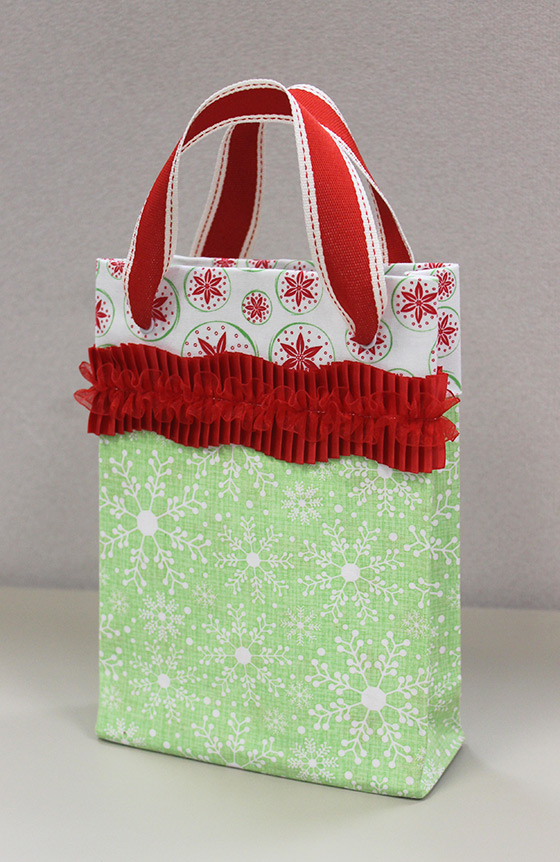 Bag It! No-Sew Fabric Gift Bags - Notions - The Connecting Threads ...